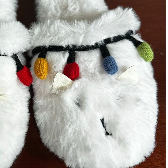 Pottery Barn Slippers National Lampoon Vacation Cat NWOT Size Medium Xmas Lights - Picture 2 of 10